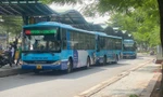 Hà Nội: Xe xăng thoái lui, giao thông công cộng liệu kịp tiến tới?