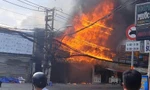 Cháy ngùn ngụt ở TPHCM 