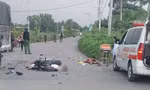 Clip xe máy va chạm với xe tải, hai người thương vong ở TPHCM