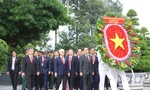 Đại biểu Đại hội Đảng bộ TPHCM dâng hương tri ân các Anh hùng liệt sĩ