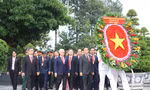 Đại biểu Đại hội Đảng bộ TPHCM dâng hương tri ân các Anh hùng liệt sĩ