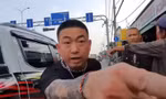 Bắt 2 đối tượng đi ô tô hành hung người đi xe máy ở TPHCM
