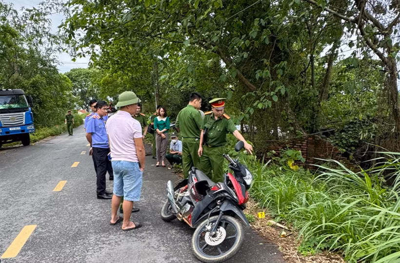 Phát hiện thi thể phân huỷ bên quốc lộ