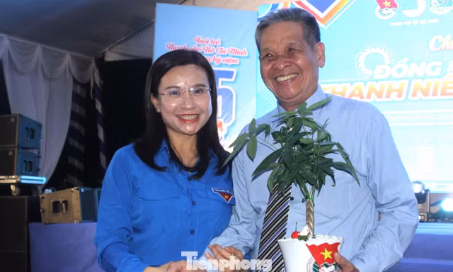 Khách mời đặc biệt trong chương trình 'Đồng hành cùng thanh niên công nhân'