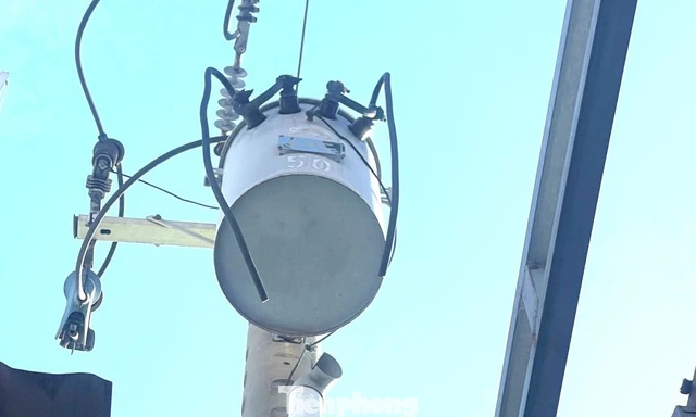 Dây điện tại trạm biến thế 'biến mất', cả xóm mất điện