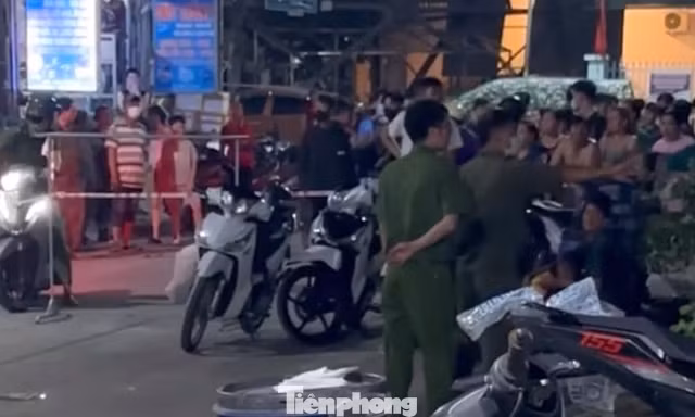 Phát hiện hai vợ chồng tử vong trước cửa nhà ở TPHCM