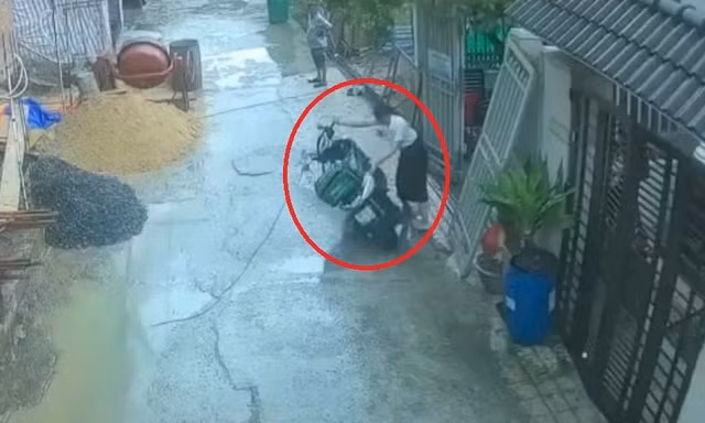 Tin mới vụ nữ cán bộ xô ngã xe shipper ở TPHCM