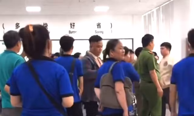 Công nhân biểu tình đòi trả lương