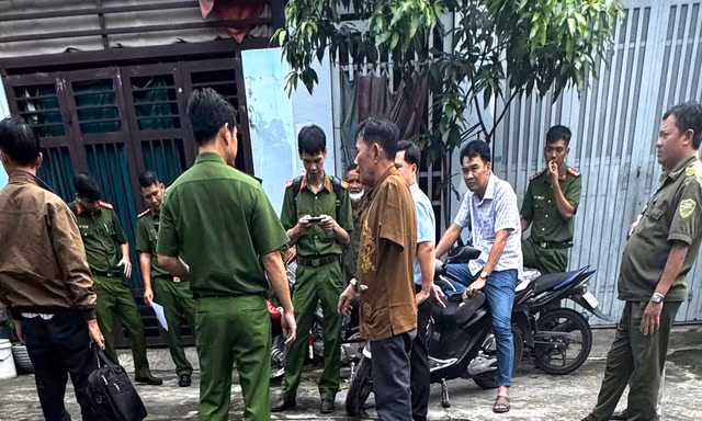 Nhiều cảnh sát xuất hiện tại khu đất bị 'xây nhầm' gần 50 căn nhà ở TPHCM