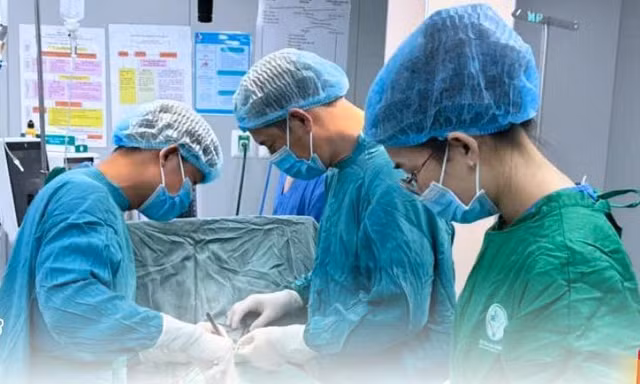 Cứu người đàn ông bị đâm thủng tim, phổi vì mâu thuẫn trên bàn nhậu
