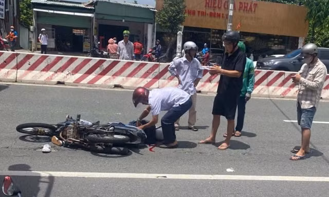 Va chạm với xe bồn, nam sinh lớp 11 tử vong