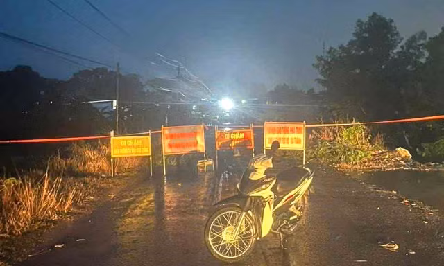 Mưa lớn gây sạt lở, sập cầu làm một tuyến đường ở Đồng Nai bị chia cắt