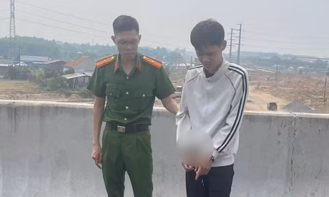 Nữ sinh bị hiếp dâm hai lần liên tiếp trên đường đi học về