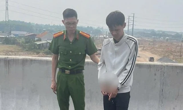 Nữ sinh bị hiếp dâm hai lần liên tiếp trên đường đi học về