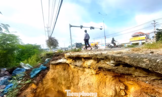 Tận thấy điểm ngập gây sạt lở khiến TPHCM chi hơn 3.000 tỷ đồng ‘giải cứu’ 