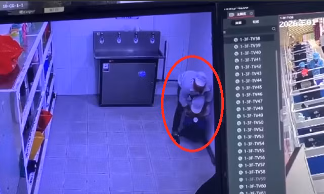 Người đàn ông sàm sỡ nữ đồng nghiệp trong công ty