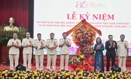 Tôn vinh các điển hình tiên tiến Công an Lạng Sơn. Ảnh: Duy Chiến. 