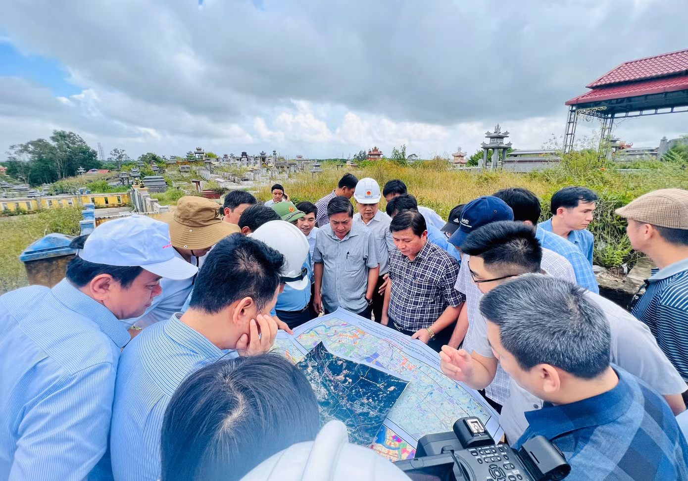 lanh-dao-da-nang-kiem-tra-thuc-te-du-an-duong-sat-toc-do-cao-bac-nam.jpg