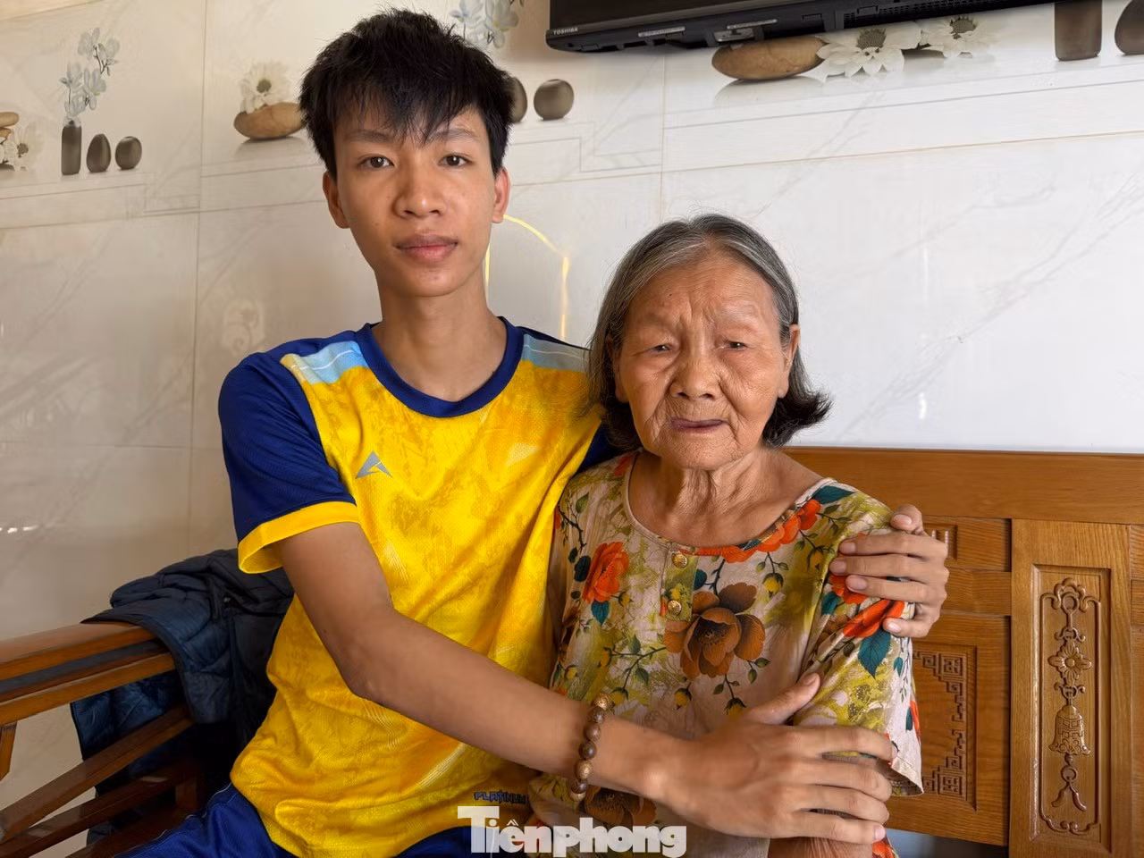 tp-le-viet-hong-anh-va-ba.jpg