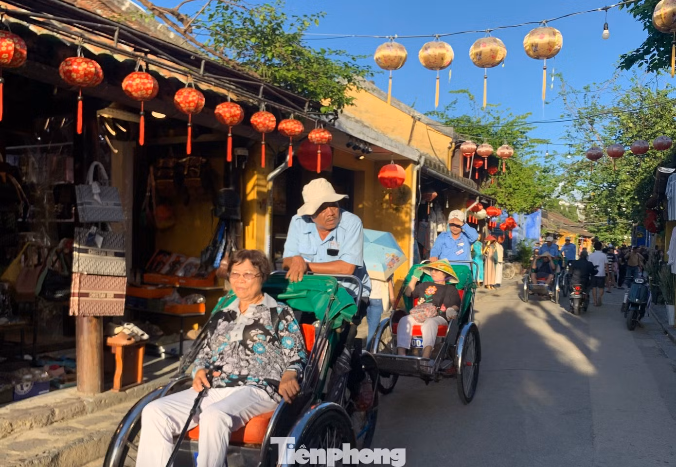 tp-hoi-an-dong-vui-tro-lai.jpg