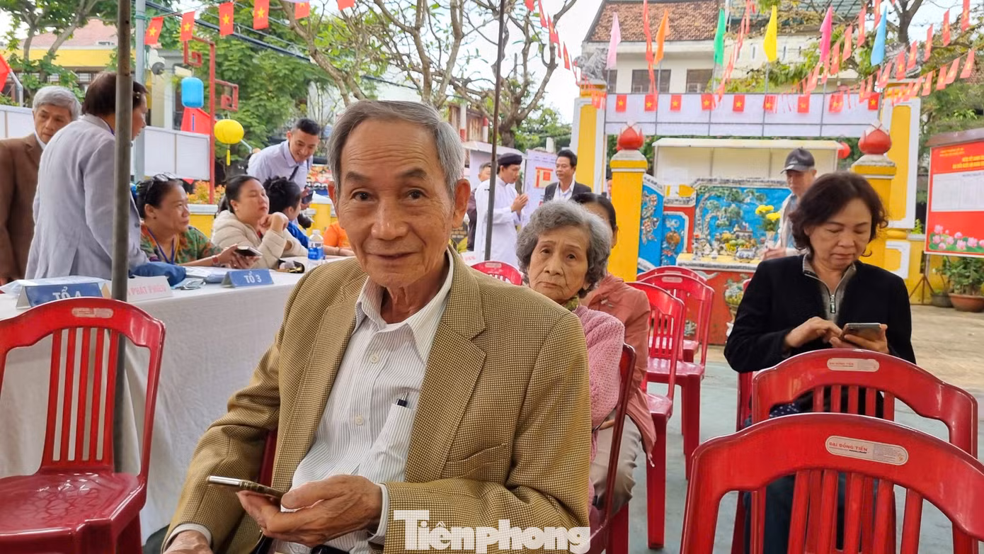 tp-cu-tri-hoi-an-day-som-ngoi-cho-den-gio-khai-mac.jpg