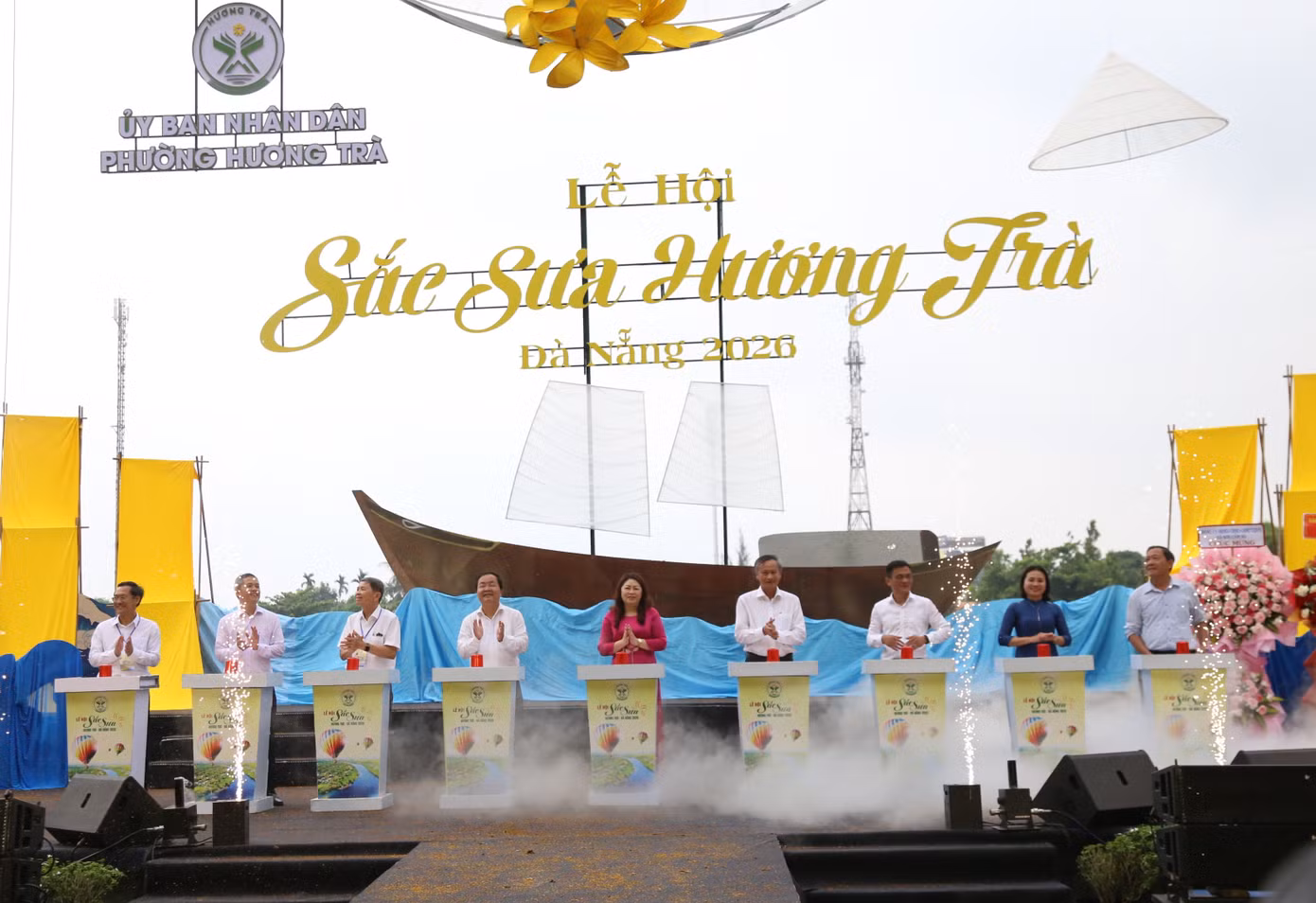p-khai-mac-le-hoi-sac-sua-huong-tra.jpg