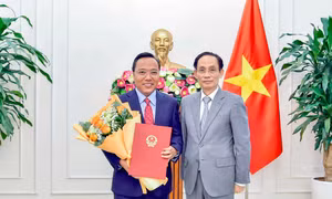 Trao quyết định bổ nhiệm hai Thứ trưởng Bộ Ngoại giao