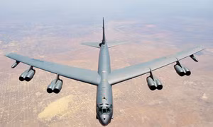 Mỹ bắt đầu triển khai oanh tạc cơ B-52 trên bầu trời Iran