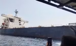 Hai tàu chìm liên tiếp, eo biển Hormuz lại nóng rực