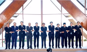 Thủ tướng Lê Minh Hưng: ASEAN không thể chỉ thích ứng với thay đổi mà phải đi trước, dẫn dắt