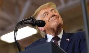 Tổng thống Mỹ Trump bất ngờ huỷ lịch vận động trực tiếp, căng thẳng bùng nổ tại Alaska