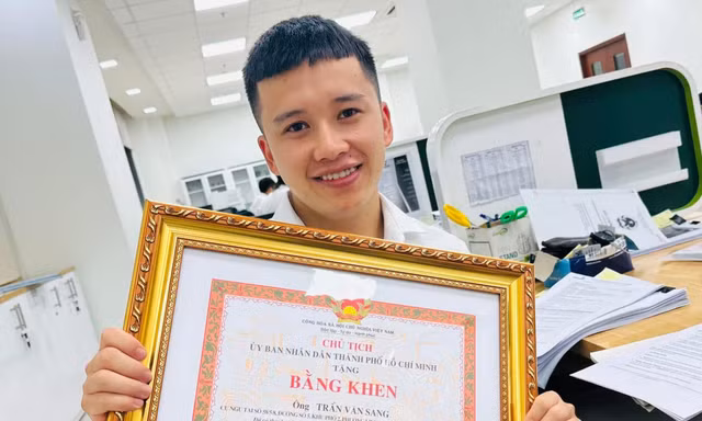 39 lần chìa cánh tay và lời hẹn với tương lai