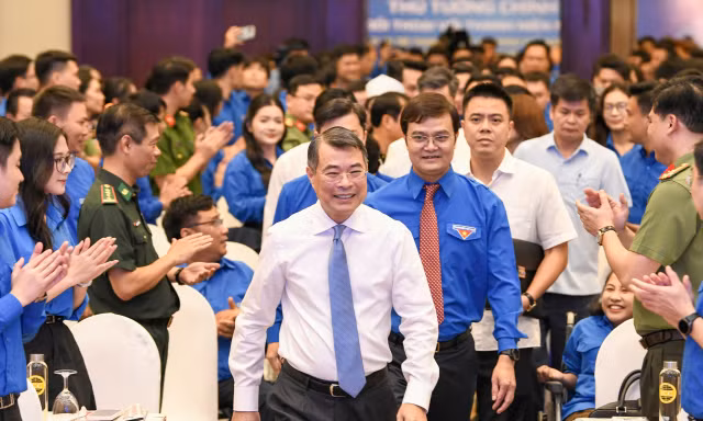 Thủ tướng Chính phủ Lê Minh Hưng tới dự buổi gặp mặt, đối thoại với thanh niên. (Ảnh: Như Ý)