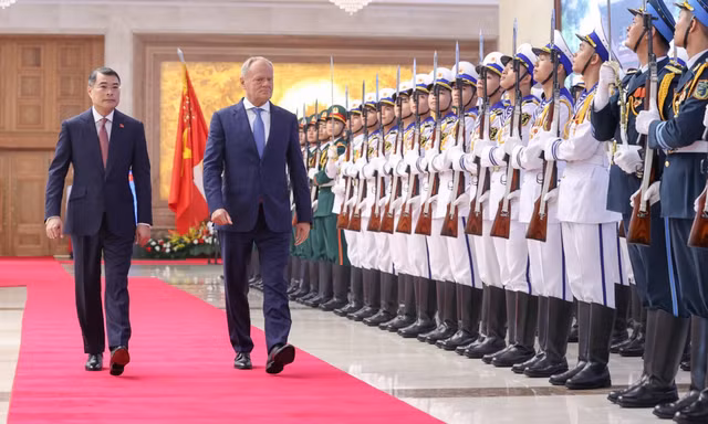 Thủ tướng Lê Minh Hưng chủ trì lễ đón Thủ tướng Ba Lan
