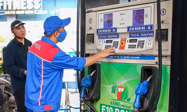 Xăng E10 có thể giảm gần 1.500 đồng/lít, sắp có cơ chế giá riêng