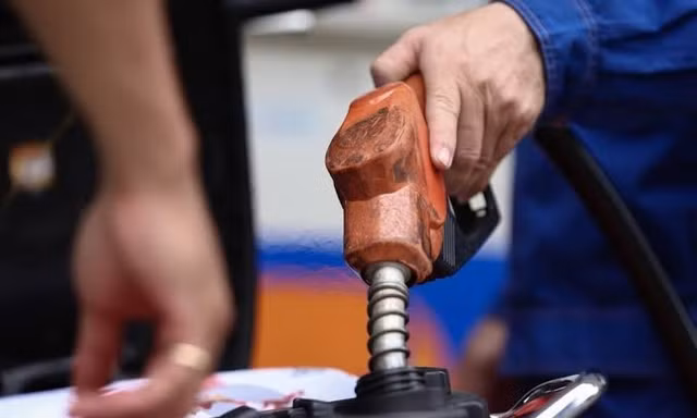 Tự định giá xăng dầu: Doanh nghiệp lo bị đầu mối chi phối