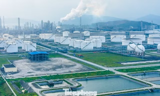 Nâng dự trữ xăng dầu lên 90 ngày: Bài toán không chỉ là xây kho