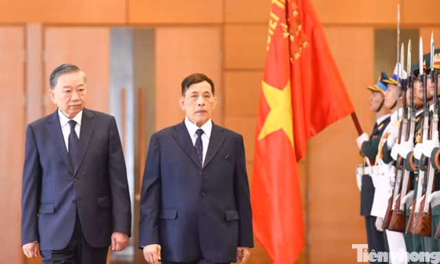 Lễ đón chính thức Nhà vua và Hoàng hậu Thái Lan thăm cấp Nhà nước tới Việt Nam