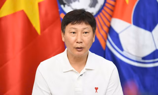 HLV Kim Sang-sik khẳng định đội tuyển Việt Nam cần tập trung tối đa dù đang dẫn đối thủ 2-0 sau trận lượt đi (ảnh Ngọc Tú)