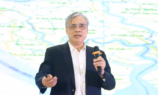 TS Trần Đình Thiên.