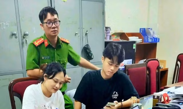 Vợ cũ của Mr Hunter khai về nguồn gốc 143 miếng vàng bị cảnh sát thu giữ