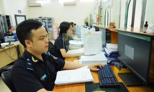 Rà soát hệ thống thuế, hải quan: Báo cáo Bộ Chính trị xem xét sắp xếp