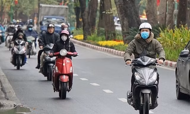 Miền Bắc đón đợt không khí lạnh đầu tiên, miền Trung mưa lớn 