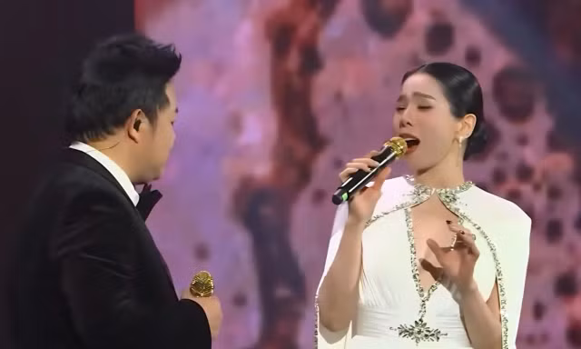 Quang Lê và Lệ Quyên hát Đoạn buồn đêm mưa