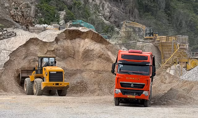 Chủ tịch Quảng Trị chỉ đạo nâng công suất mỏ để đẩy nhanh giải ngân vốn đầu tư công