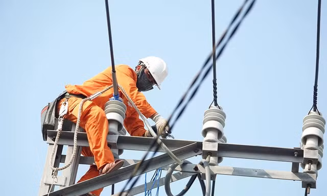 Tiêu thụ điện lập kỷ lục, mỗi năm miền Bắc cần thêm một ‘thủy điện Hòa Bình’?