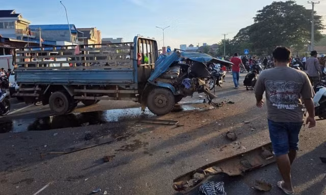 Campuchia: Hai vụ tai nạn thảm khốc trong buổi sáng khiến 14 người chết, 93 người bị thương