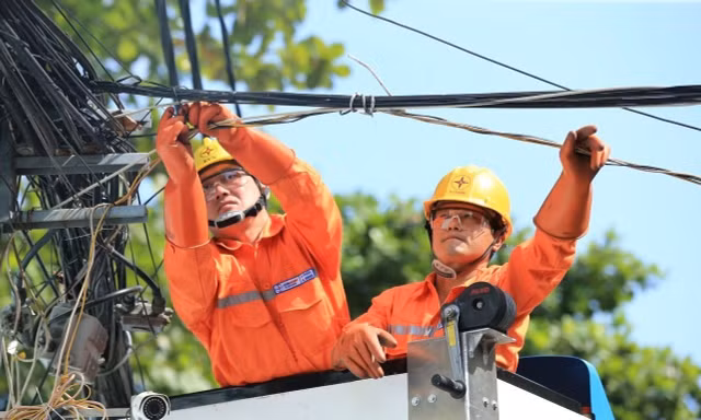 Miền Bắc nóng như đổ lửa, điện tiêu thụ liên tục lập kỷ lục