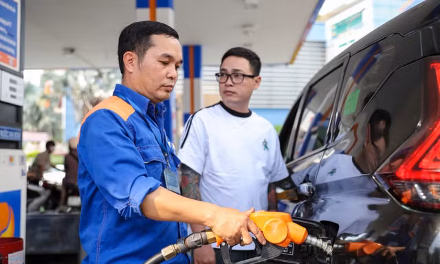 Chính phủ quyết định tiếp tục giảm thuế xăng dầu về 0 đến hết tháng 12