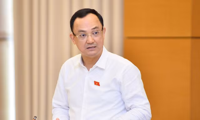 Không nên để người dân chỉ biết bị tạm hoãn xuất cảnh khi đến cửa khẩu